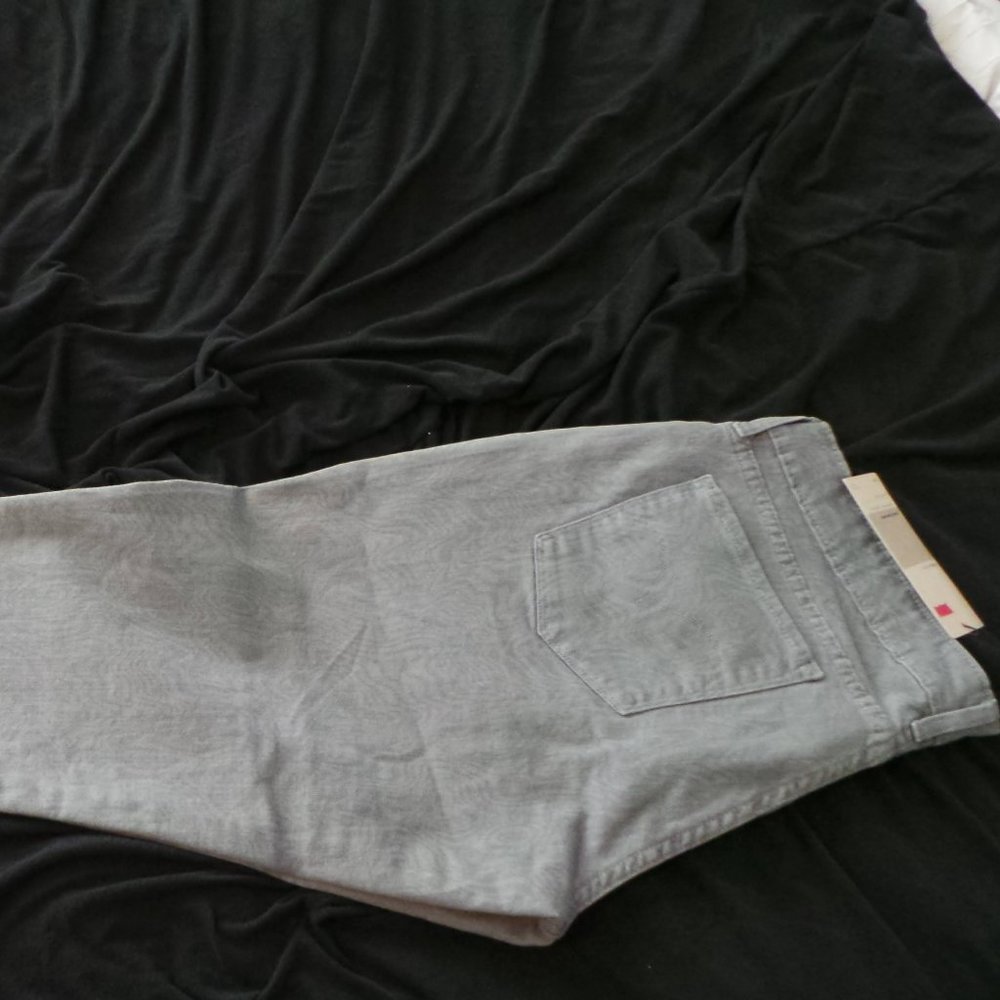 Levi's - Picture 3 of 3